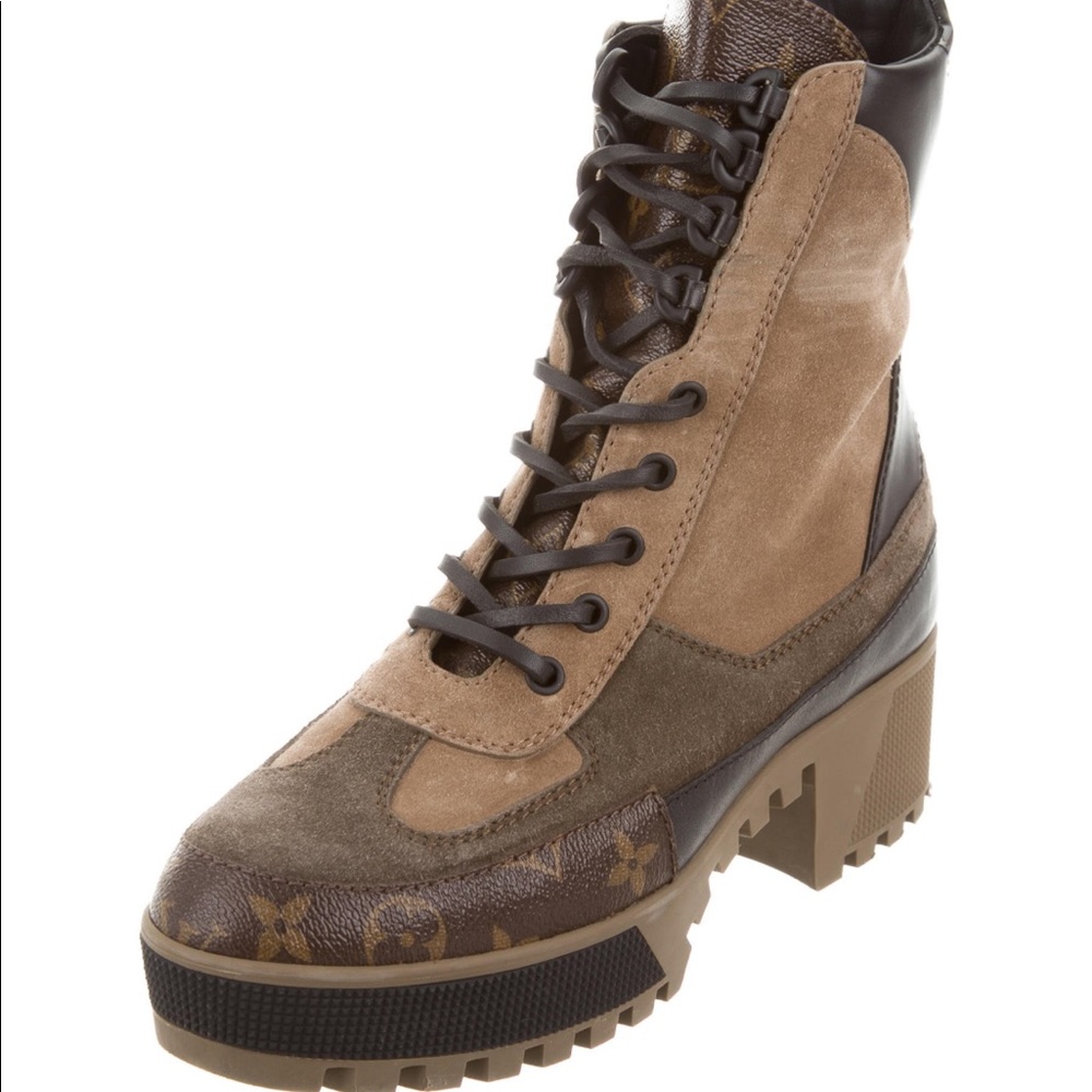 LV Laureate Desert Ankle Boots Size 10-10.5.